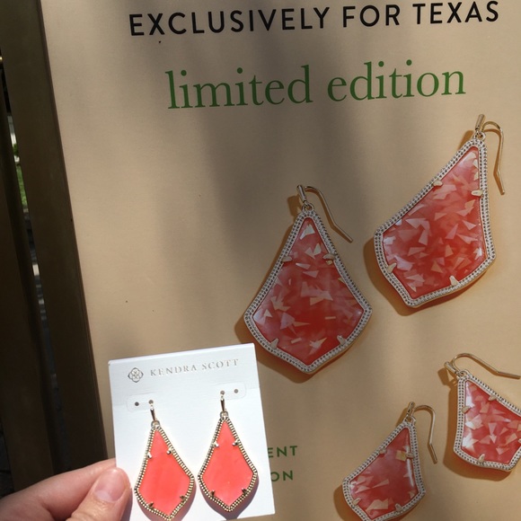 Kendra Scott Iridescent Coral Alex earrings - Picture 3 of 8